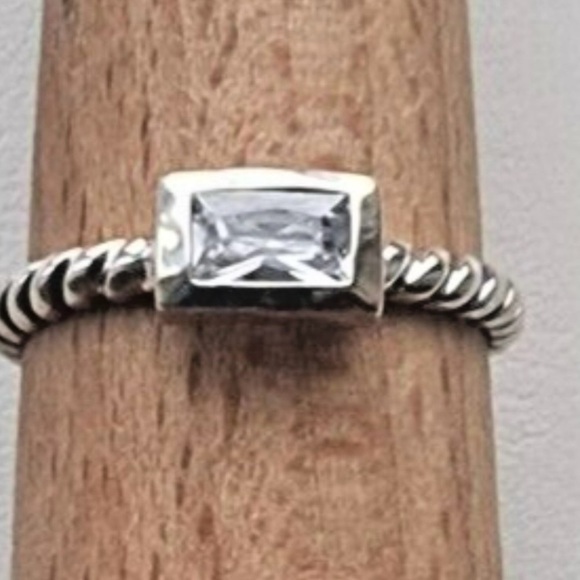 Silpada Silver Twisted Band Ring with Emerald-Cut Crystal size 7 - Picture 1 of 5